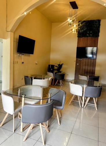 a dining room with a glass table and chairs at GyV Executive in Tegucigalpa