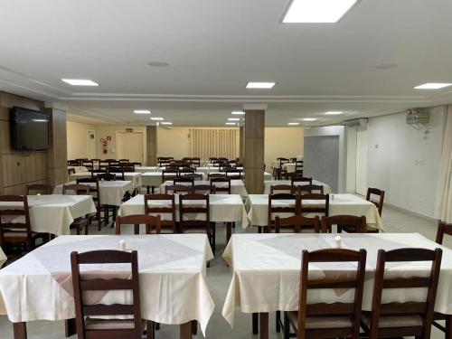 Dona Adelia Hotel e Restauranteにあるレストランまたは飲食店