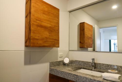 a bathroom with a sink and a mirror at Monumental by Wynwood House in Lima