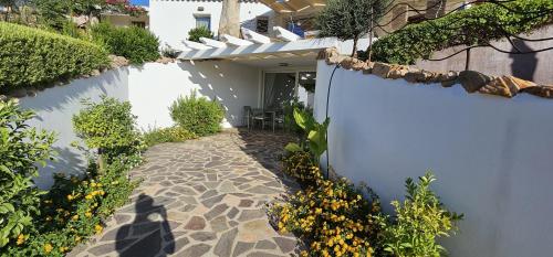 a walkway leading to a house with a white wall at Cuccumiao's An Owls' quiet nest! in Loiri