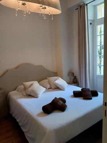 Ένα ή περισσότερα κρεβάτια σε δωμάτιο στο Appartement avec jardin de 30M2 privatif centre de Sarlat