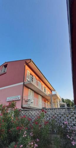 Oleander Rooms