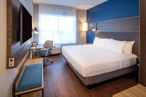 a hotel room with a bed and a desk and a chair at Tru By Hilton Yakima Airport in Yakima