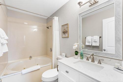 a bathroom with a tub and a sink and a toilet at Table Rock Retreat in Kimberling City