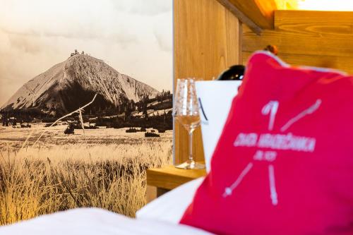 a red pillow with a mountain in the background at Chata Hradečanka in Horní Malá Úpa