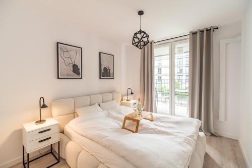 Grzegórzki Apt - Balcony, AC, Shops&Tram nearby - by Rentujemy