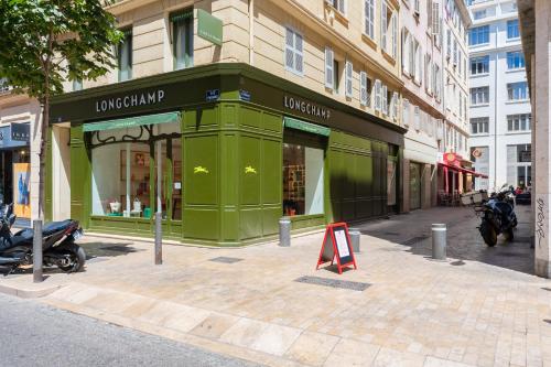 Suite avec baignoire Balnéo à 4min à pied du Vieux-Port