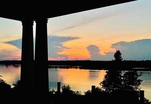 Φωτογραφία από το άλμπουμ του Lakeside Maison σε Hillier
