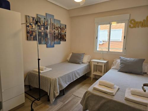 Ένα ή περισσότερα κρεβάτια σε δωμάτιο στο PASARELA ALMOZARA HOME & Parking gratis
