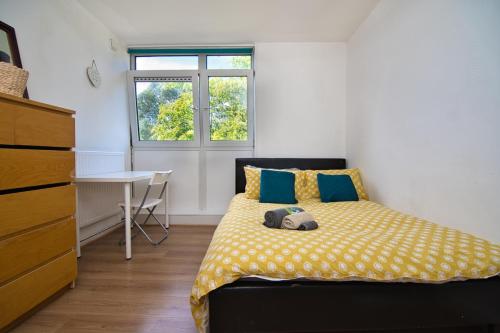 a bedroom with a bed and a desk and a window at NICE CITY DOUBLE Bedroom in London