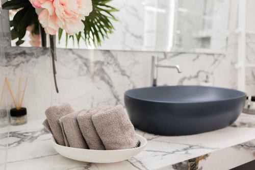 Bilik mandi di Sonata Suites
