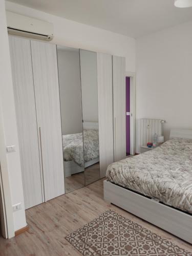 a bedroom with a bed and a mirror at Casa Berna in Rome