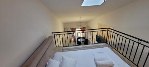 a staircase with a white bed in a room at Apartament Carmen Studio in Eforie Nord