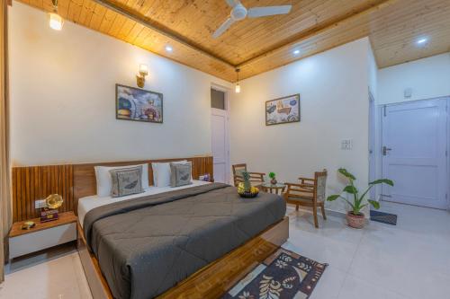 a bedroom with a large bed in a room at INDER PALACE Near Mall Road by star view Kasauli in Kasauli