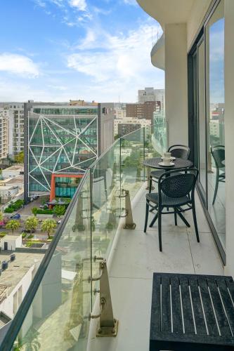 a balcony with a table and chairs and a view of a city at Monaco Residences Piantini in Santo Domingo