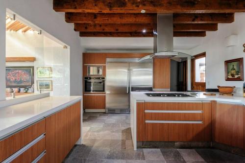 Una cocina o cocineta en Casa Waleska With a view of Valle Lake
