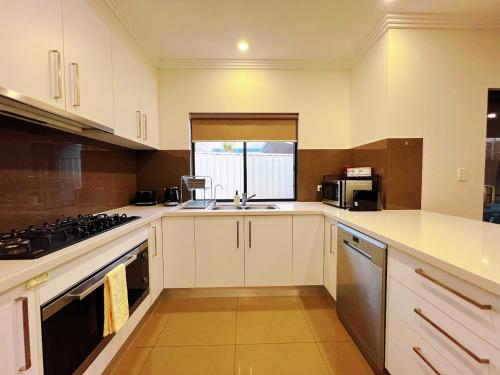 Η κουζίνα ή μικρή κουζίνα στο Love of Angels - Quiet & Cozy House Near City