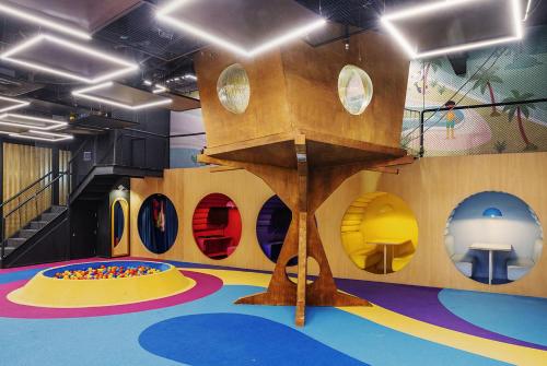 a room with a play room with a play floor at Hotel Nacional Rio de Janeiro - OFICIAL in Rio de Janeiro