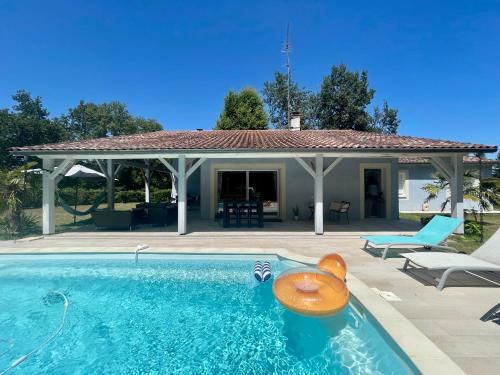 Villa avec piscine à Casteljaloux