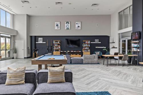 Luxury Apt In Harbor Point with Balconyにあるシーティングエリア