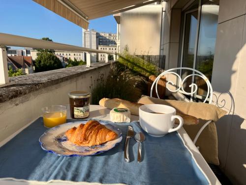 Eiffel tower view appartment