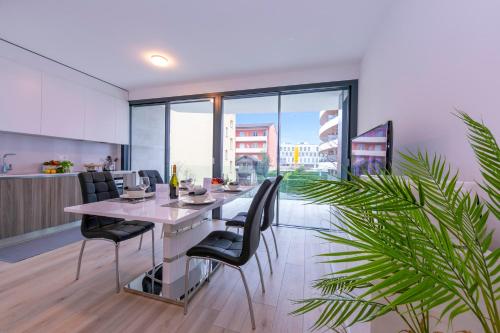 a kitchen and dining room with a table and chairs at Magic Home - Happy Rentals in Viganello