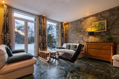 Ruang duduk di Chalet Glacier - Happy Rentals