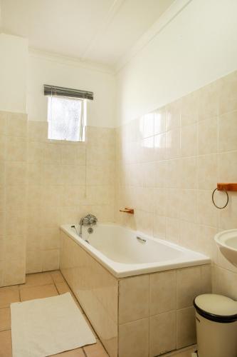 Ένα μπάνιο στο Karoo Ouberg Guest Lodge