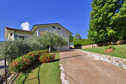 Taman di luar Casa Andreini - Happy Rentals