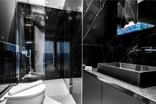 Le Magenta - Modern Apartment with Balcony - Happy Rentals