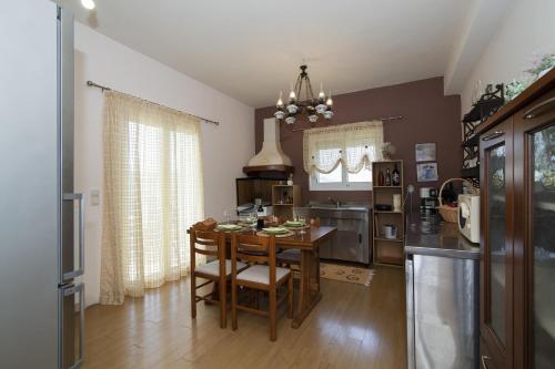 Una cocina o zona de cocina en The House Olympia - Happy Rentals