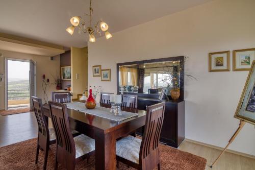 Imagen de la galería de The House Olympia - Happy Rentals, en Olimpia