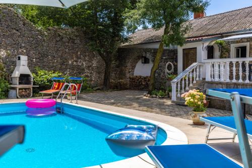 Meja Stone House with Pool