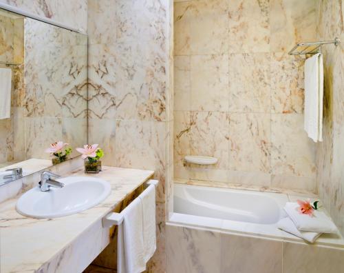 A bathroom at Hotel Principe Paz