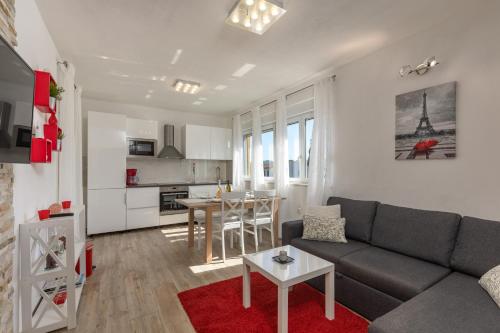 Η κουζίνα ή μικρή κουζίνα στο Holiday Home Asteria - Happy Rentals