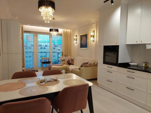 Nowoczesny 3 pokojowy apartament Przy Parku Regana