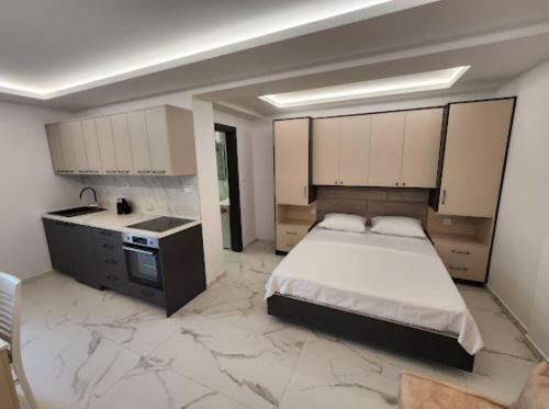 Ένα ή περισσότερα κρεβάτια σε δωμάτιο στο Merlin Prestige Apartments