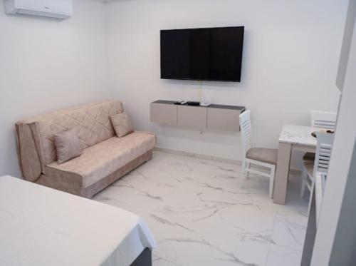 Μια τηλεόραση ή/και κέντρο ψυχαγωγίας στο Merlin Prestige Apartments