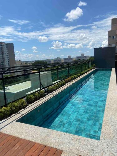 a swimming pool on the roof of a building at Monte Carmel in Ribeirão Preto