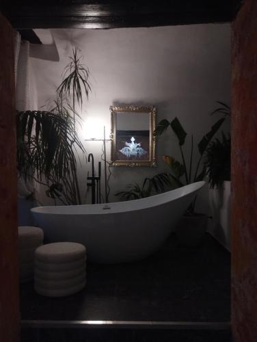 Ένα μπάνιο στο Plebiscito Suite Apartment