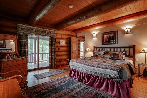 Ένα ή περισσότερα κρεβάτια σε δωμάτιο στο Island View Lodge