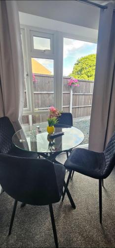 Χώρος καθιστικού στο Deluxe Town Centre 2 Bedroom Apartment