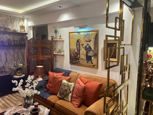 شقه مفروشه فاخره بالقاهره الجديده