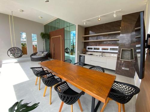 Η κουζίνα ή μικρή κουζίνα στο Casa luxo 10 pessoas Gravatá com jacuzzi