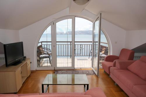 Apartments with parking space Senj - 15376