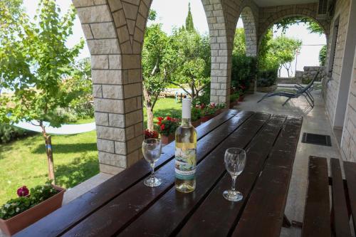 Apartments with parking space Senj - 15376