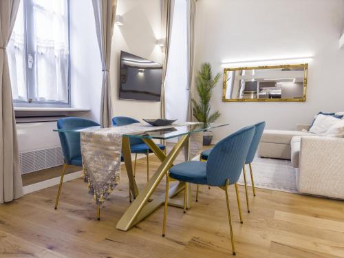 TV a/nebo společenská místnost v ubytování CASA LE 4 ARTI - 86Mq in Via Lagrange 43 LUXURY