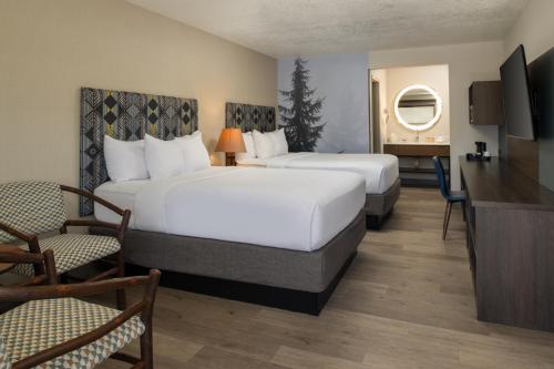 Ένα ή περισσότερα κρεβάτια σε δωμάτιο στο Red Lion Hotel Port Angeles Harbor