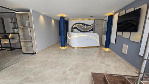 a bathroom with a tub and a tv in a room at Waldor's Hotel Boutique in Leticia