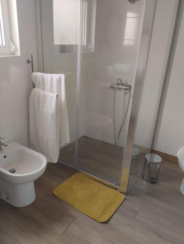 a bathroom with a shower and a toilet and a sink at Casa da Tia Avelina in Angra do Heroísmo
